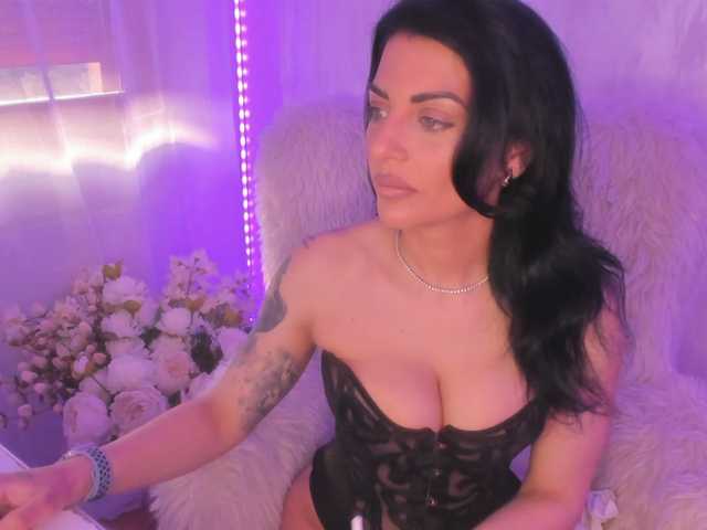 ElisaBaxter's BongaCams show and profile
