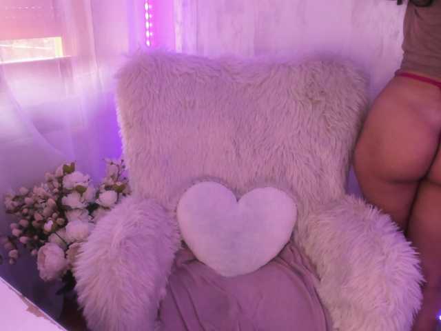 ElisaBaxter's BongaCams show and profile