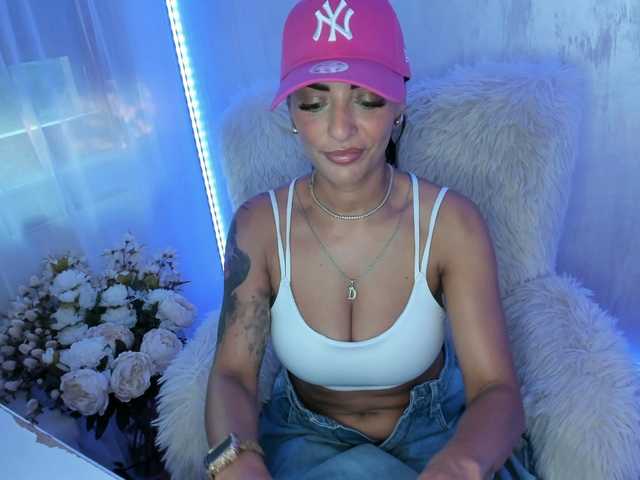 ElisaBaxter live cam on BongaCams