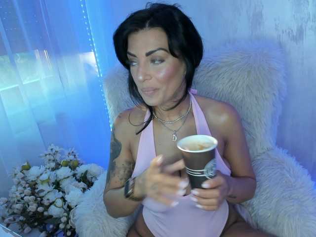 ElisaBaxter live cam on BongaCams