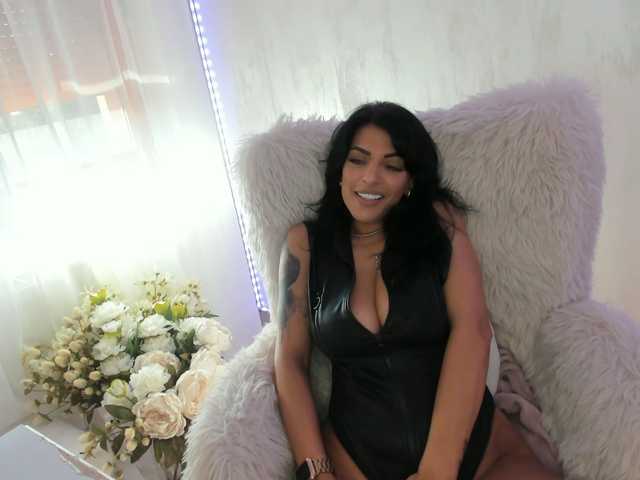 ElisaBaxter live cam on BongaCams