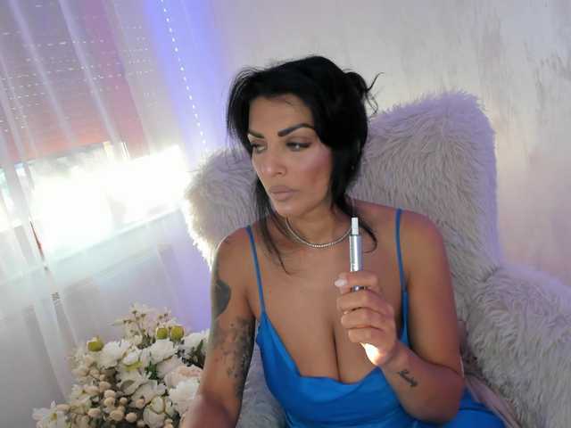 ElisaBaxter live cam on BongaCams