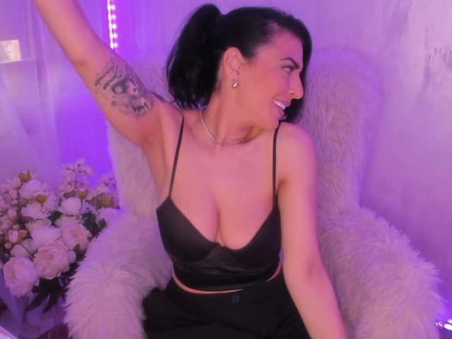 ElisaBaxter's BongaCams show and profile