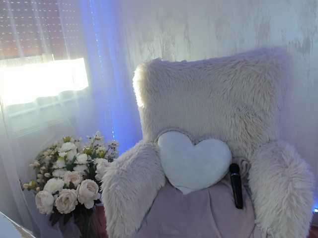 ElisaBaxter live cam on BongaCams