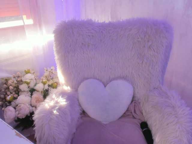 ElisaBaxter's BongaCams show and profile