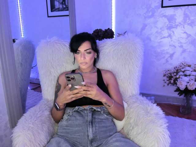 ElisaBaxter live cam on BongaCams