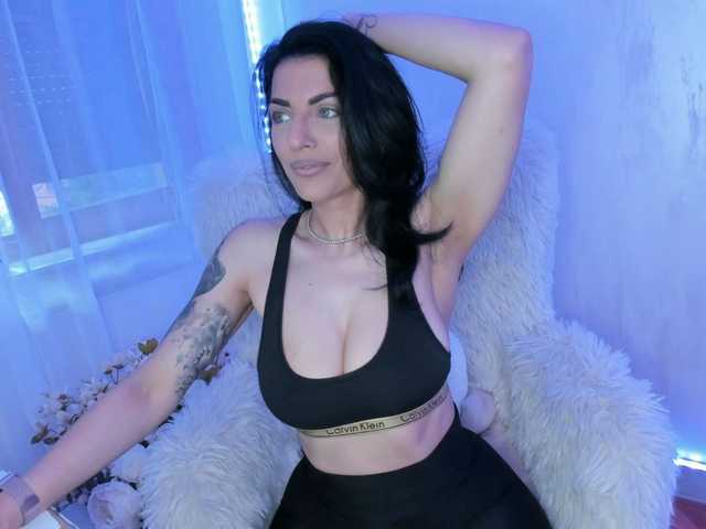 le modèle ElisaBaxter est en webcam porno dans un show sur le site bongacams, il possède les tags suivants: White/Caucasian,Brunette,Shaved