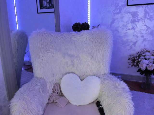 ElisaBaxter live cam on BongaCams