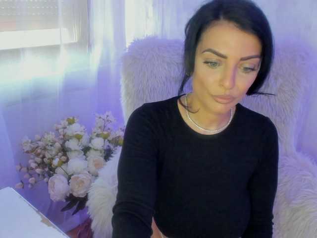 ElisaBaxter's BongaCams show and profile