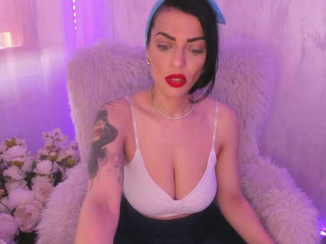  ElisaBaxter chat room