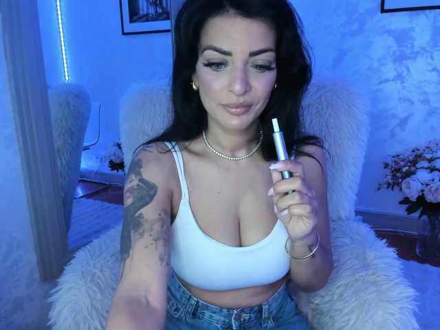 ElisaBaxter live cam on BongaCams