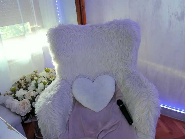 ElisaBaxter live cam on BongaCams