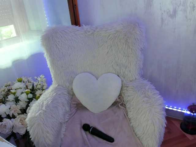 ElisaBaxter live cam on BongaCams