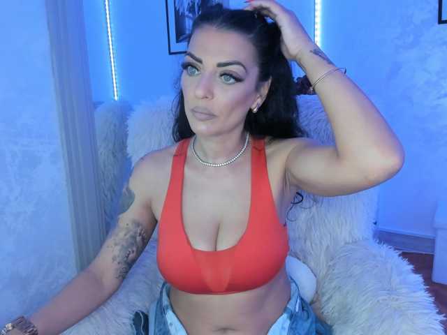 ElisaBaxter live cam on BongaCams