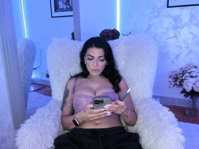 ElisaBaxter live cam on BongaCams