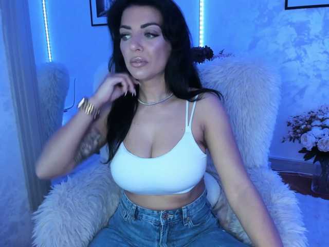 ElisaBaxter live cam on BongaCams