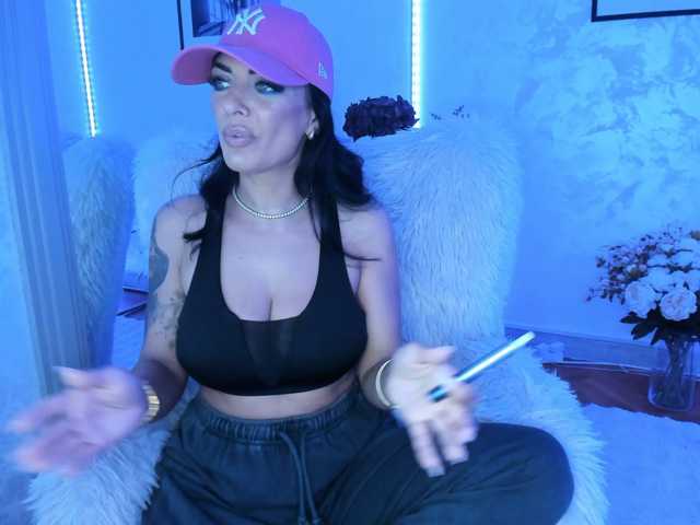 ElisaBaxter live cam on BongaCams