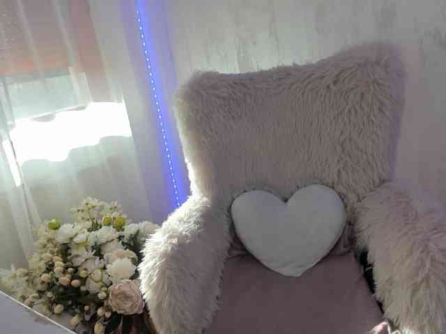 ElisaBaxter webcam