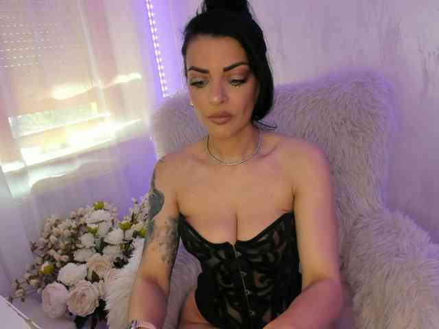 Model: ElisaBaxter