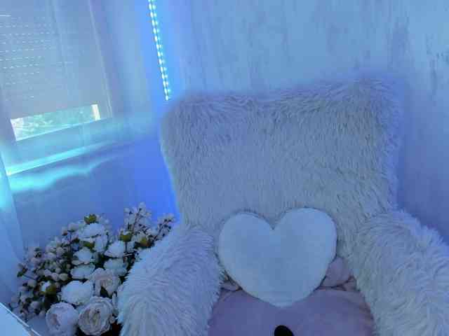 ElisaBaxter webcam