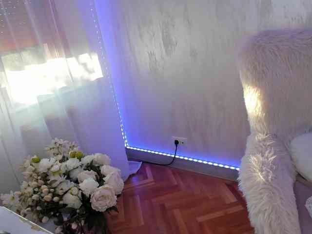 ElisaBaxter webcam