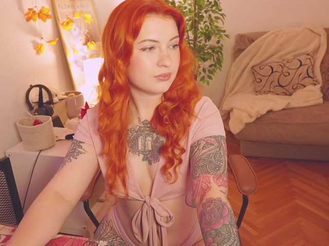katiemorein live webcam show