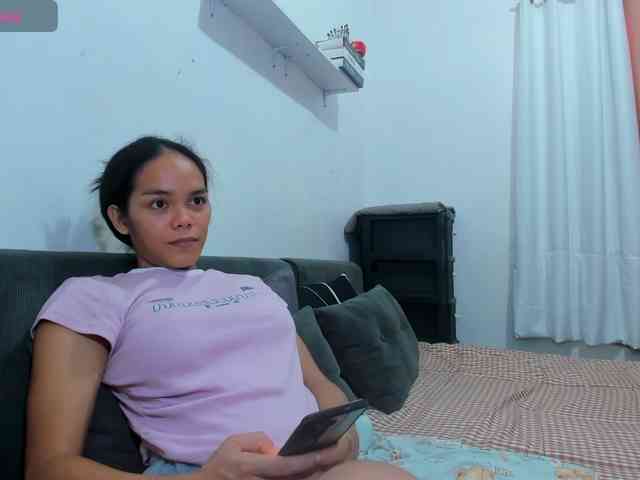 caroline-east Live Webcam on BongaCams