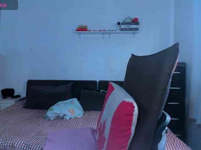caroline-east Live Webcam on BongaCams