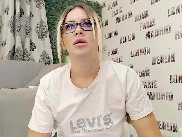 sweetdaiana23 live cam on BongaCams