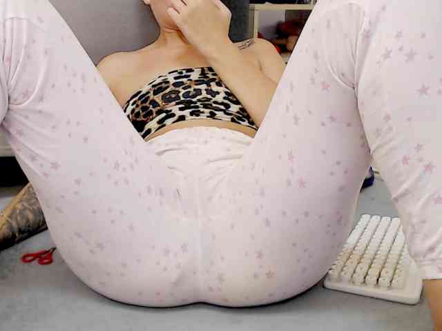 sweetdaiana23 webcam