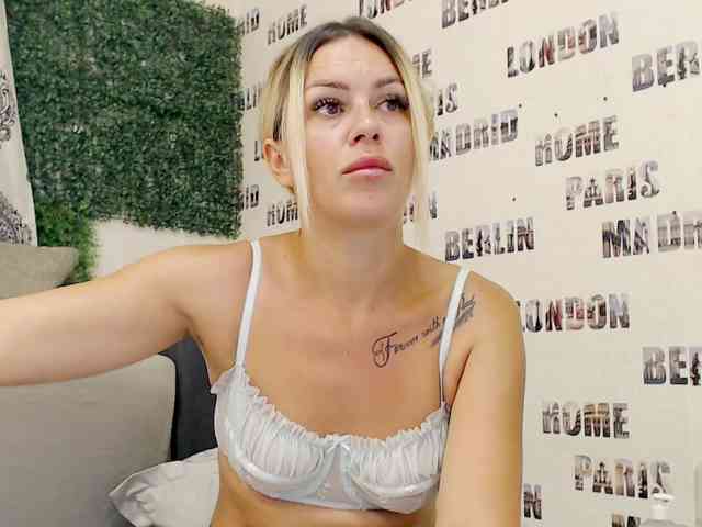 sweetdaiana23 webcam