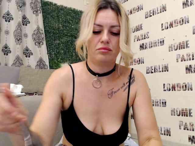 sweetdaiana23 webcam