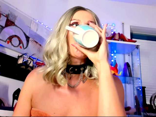 2bigass4u live cam on BongaCams