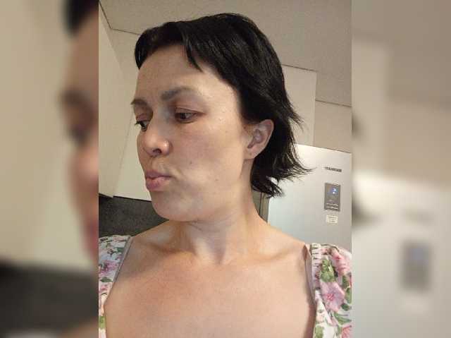 vik77777A, live now on BongaCams