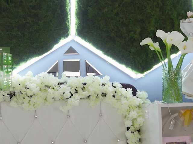 Greedy-Kim5's BongaCams show and profile