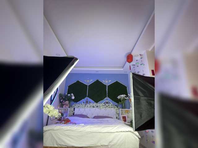 Greedy-Kim5's BongaCams show and profile