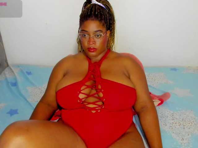 NinaaGrey, en directo ahora en BongaCams