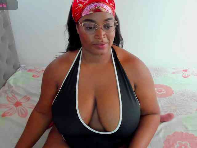 NinaaGrey webcam