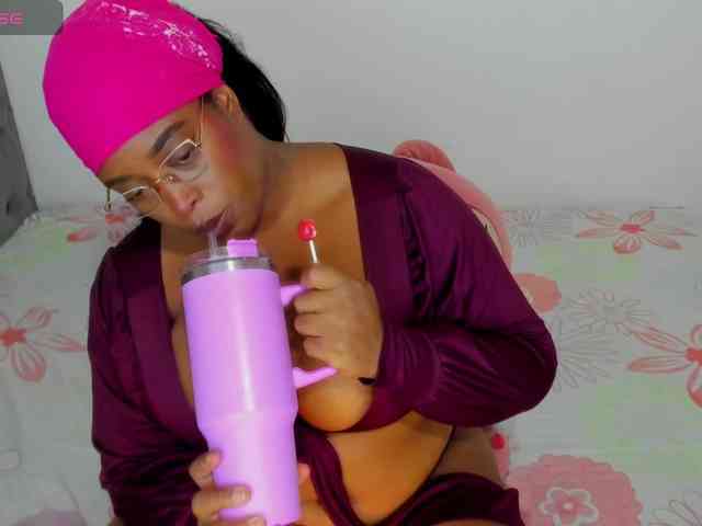 NinaaGrey webcam