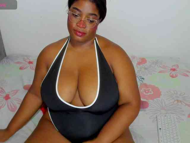 NinaaGrey webcam