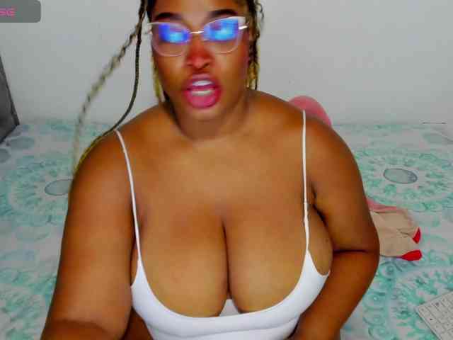 NinaaGrey webcam