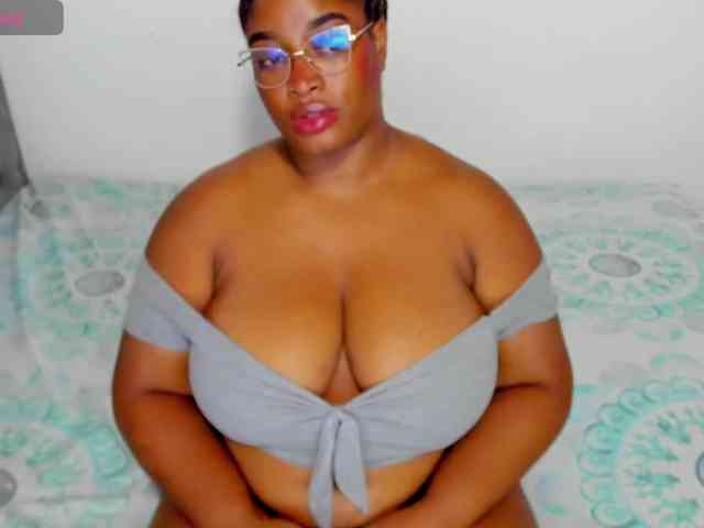 NinaaGrey webcam