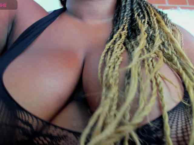 NinaaGrey webcam