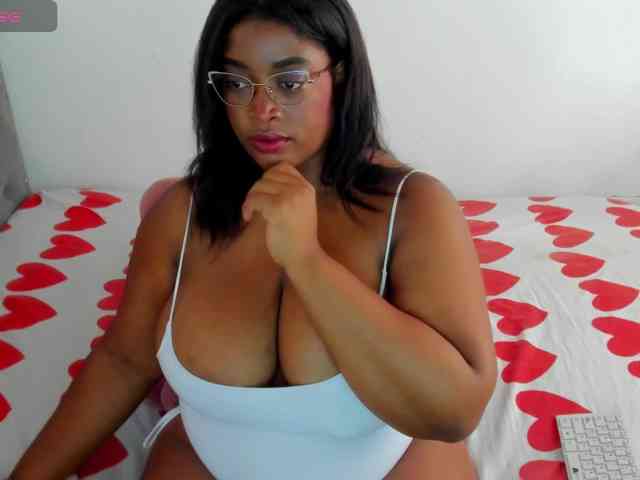 Ninaagrey's cam show statistics and live stream