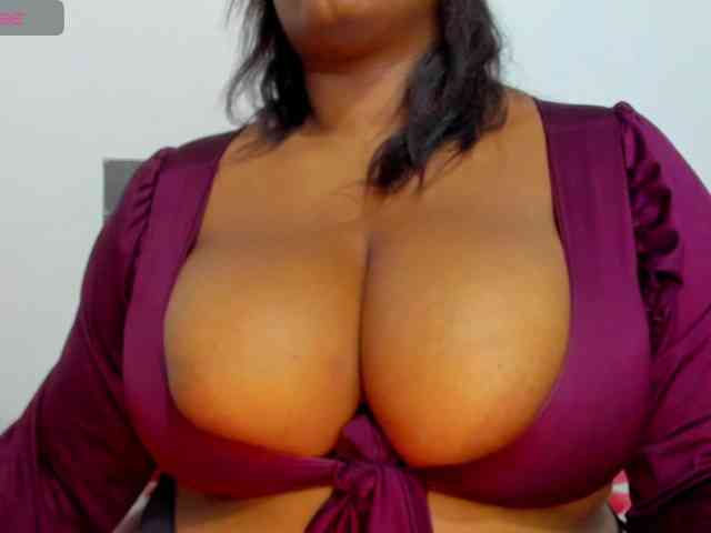 NinaaGrey webcam