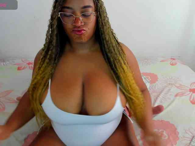 NinaaGrey webcam