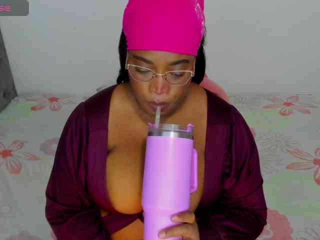 NinaaGrey webcam