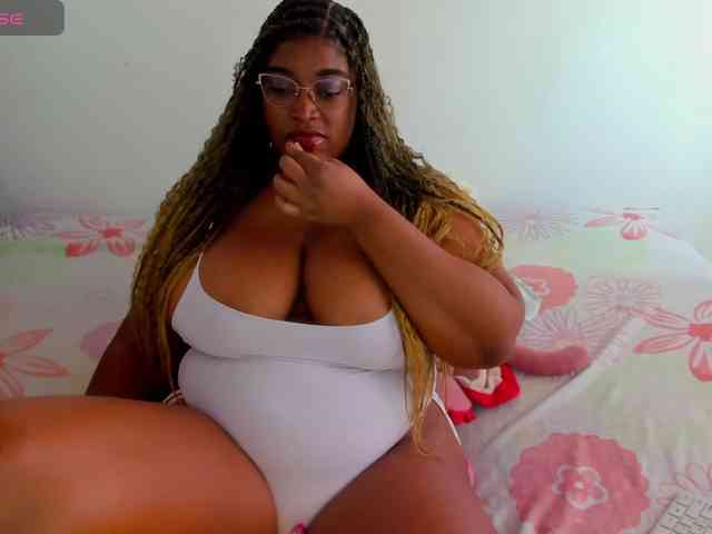 NinaaGrey webcam