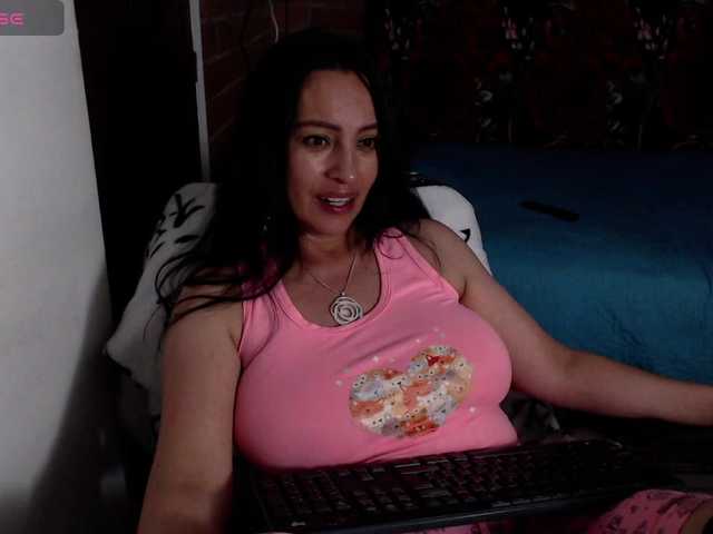 lunaws11 live cam on BongaCams