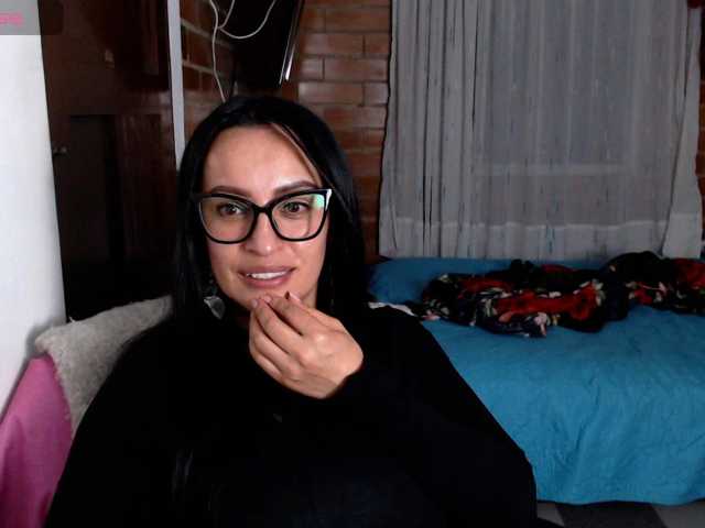 lunaws11 live cam on BongaCams